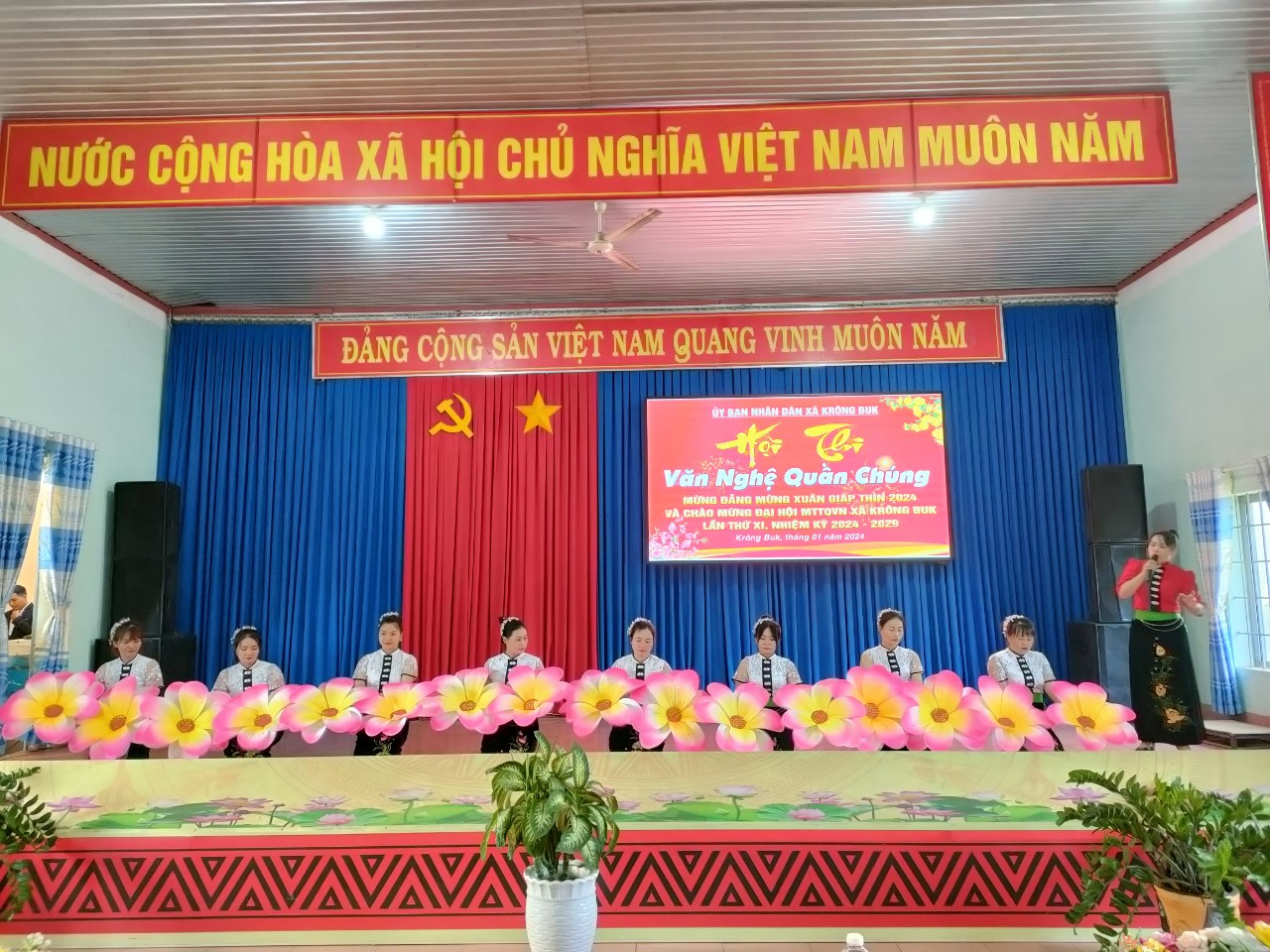 Văn nghệ 8